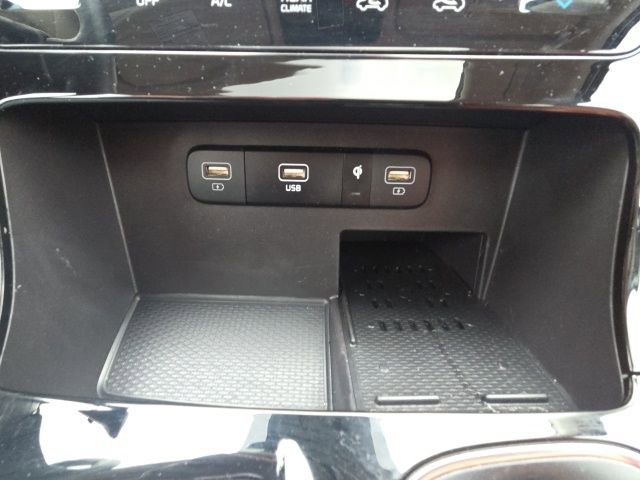 Used 2024 Kia Carnival SX Prestige image 39