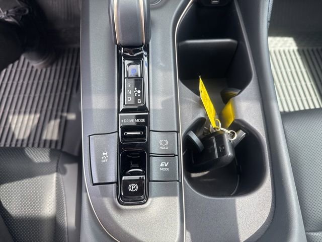 Used 2023 Toyota Crown Limited image 29