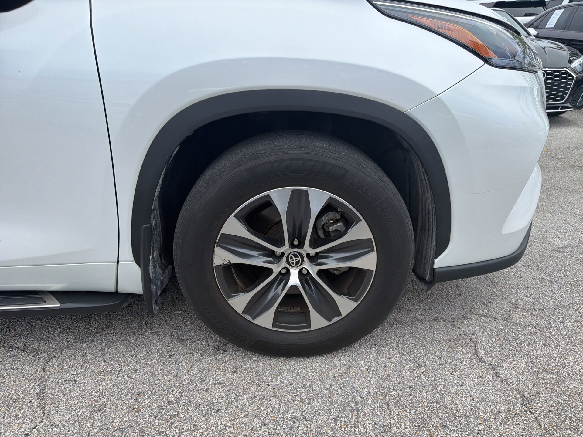 Used 2024 Toyota Highlander XLE FWD image 10