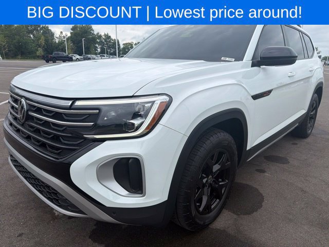 Used 2024 Volkswagen Atlas Peak Edition SE AWD/4WD image 2