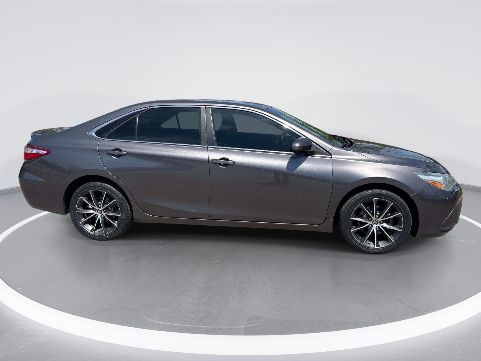 Used 2015 Toyota Camry XSE FWD image 9