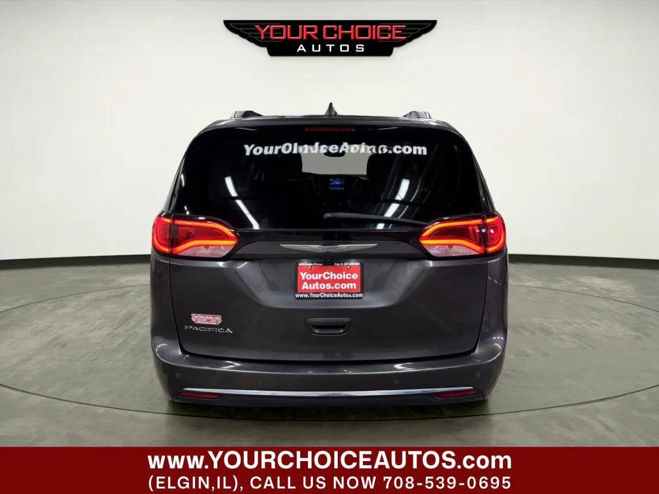 Used 2017 Chrysler Pacifica Touring-L Plus w/ Tire & Wheel Group FWD image 4