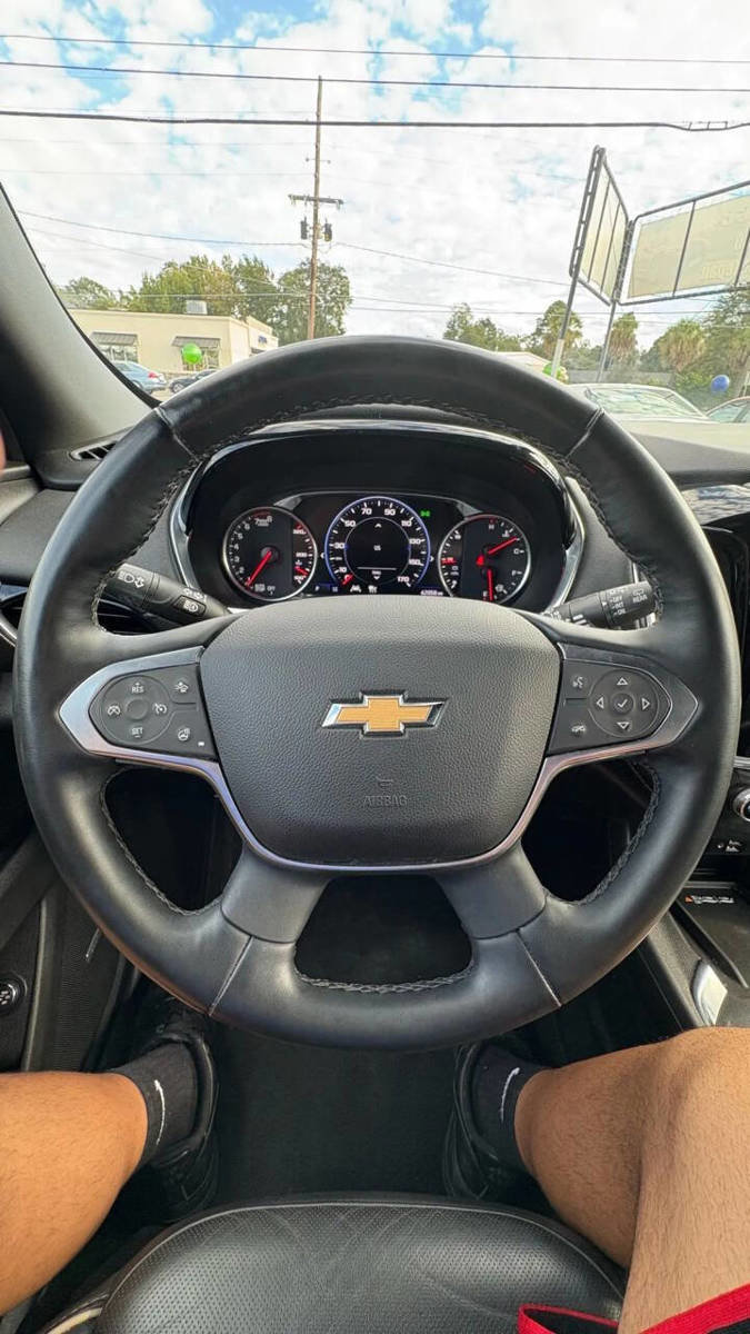 Used 2023 Chevrolet Traverse Premier image 8