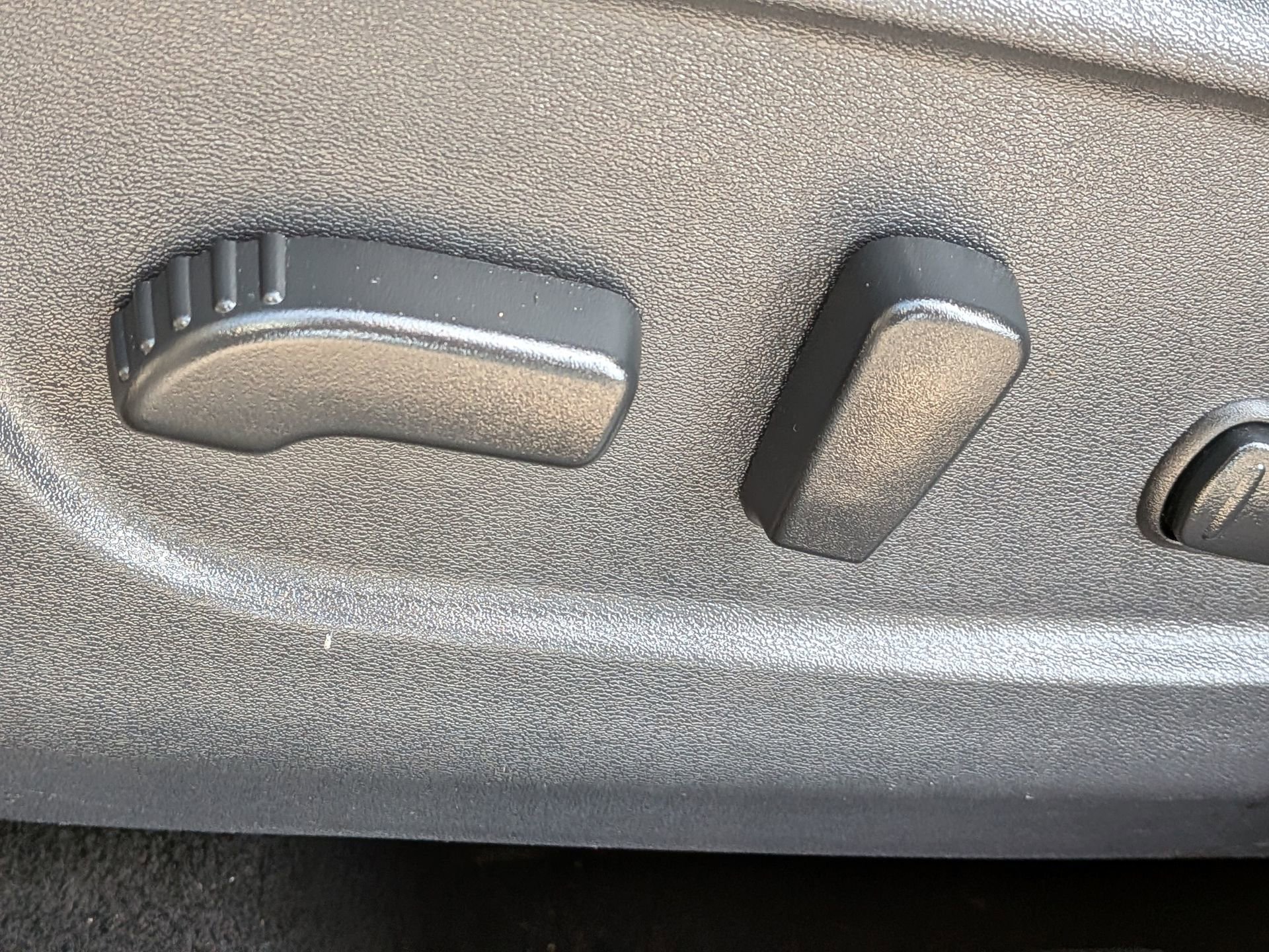 Used 2018 Nissan Rogue SV image 24