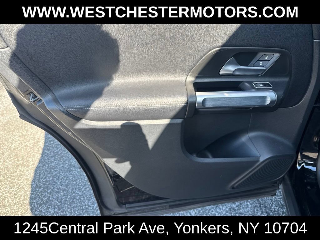 Used 2021 Mercedes-Benz GLB 250 4MATIC w/ Premium Package image 27