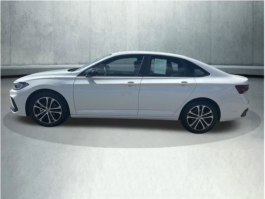 Used 2025 Volkswagen Jetta Sport FWD image 2