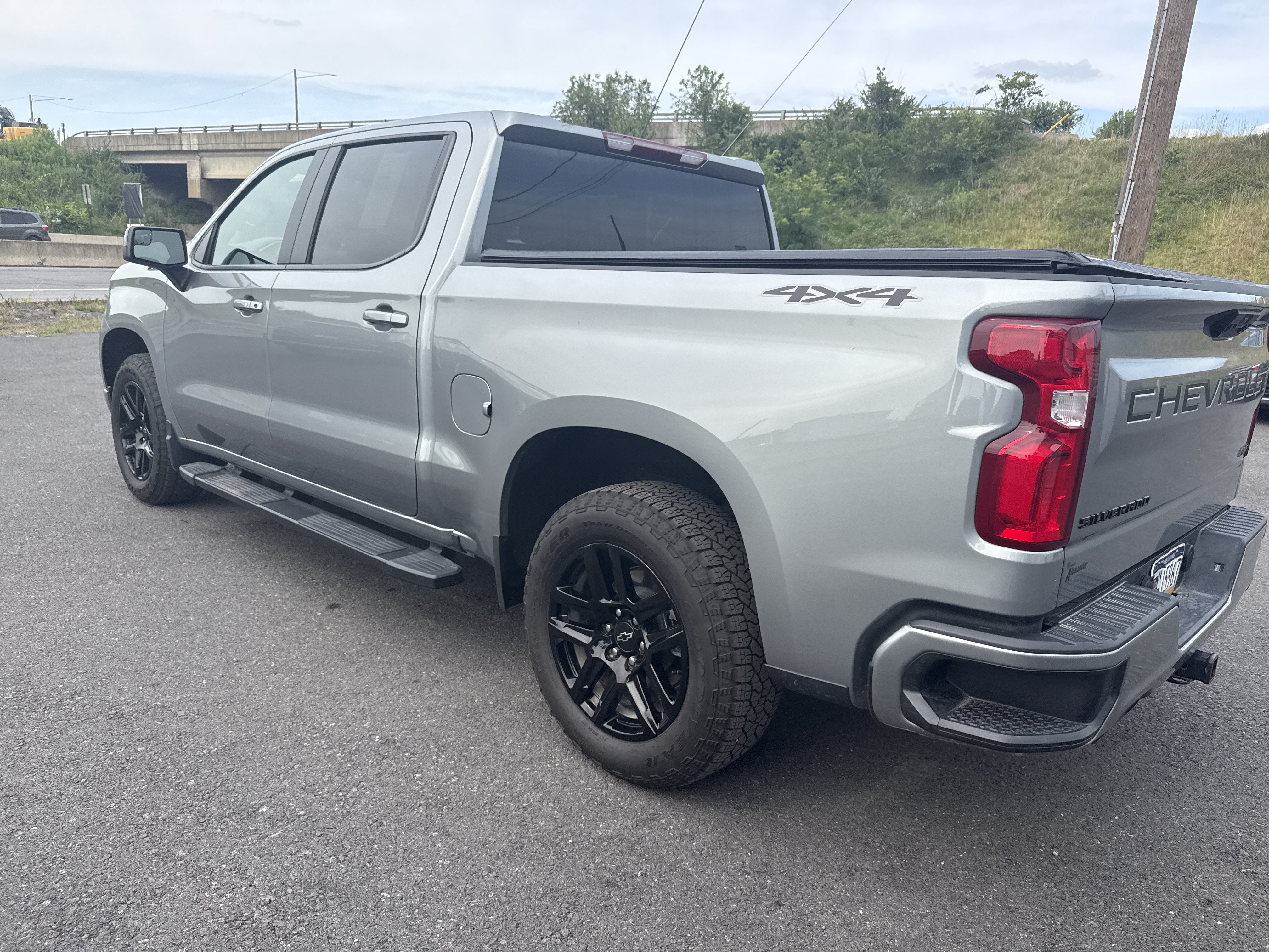 Used 2025 Chevrolet Silverado 1500 RST AWD/4WD image 6