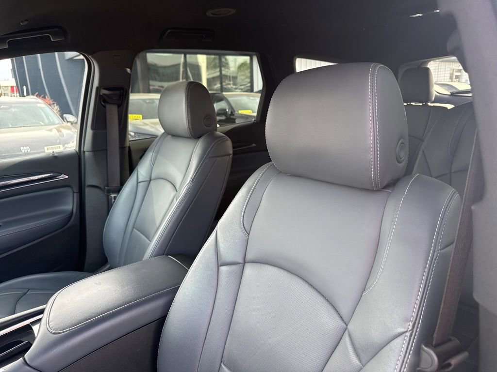 Used 2024 Buick Enclave Premium AWD/4WD image 17