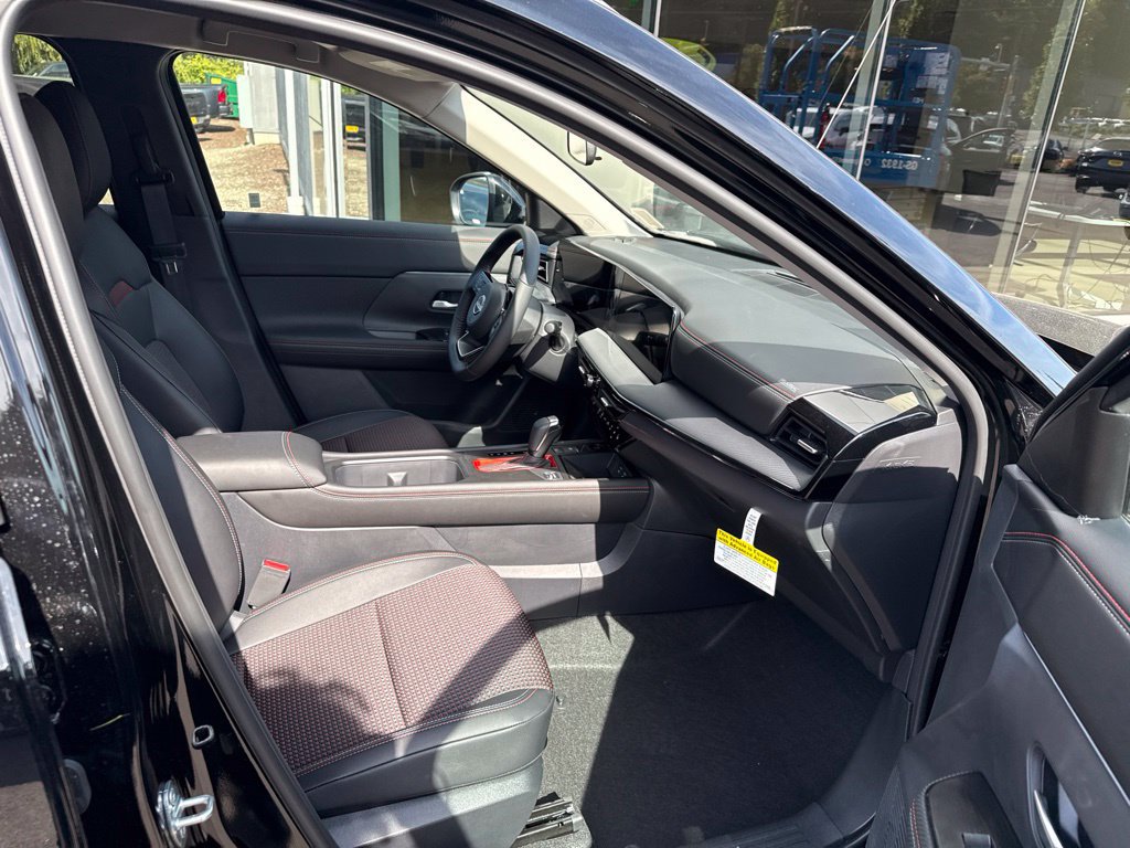 New 2026 Nissan Kicks SR w/ Cold Weather Package AWD/4WD image 9