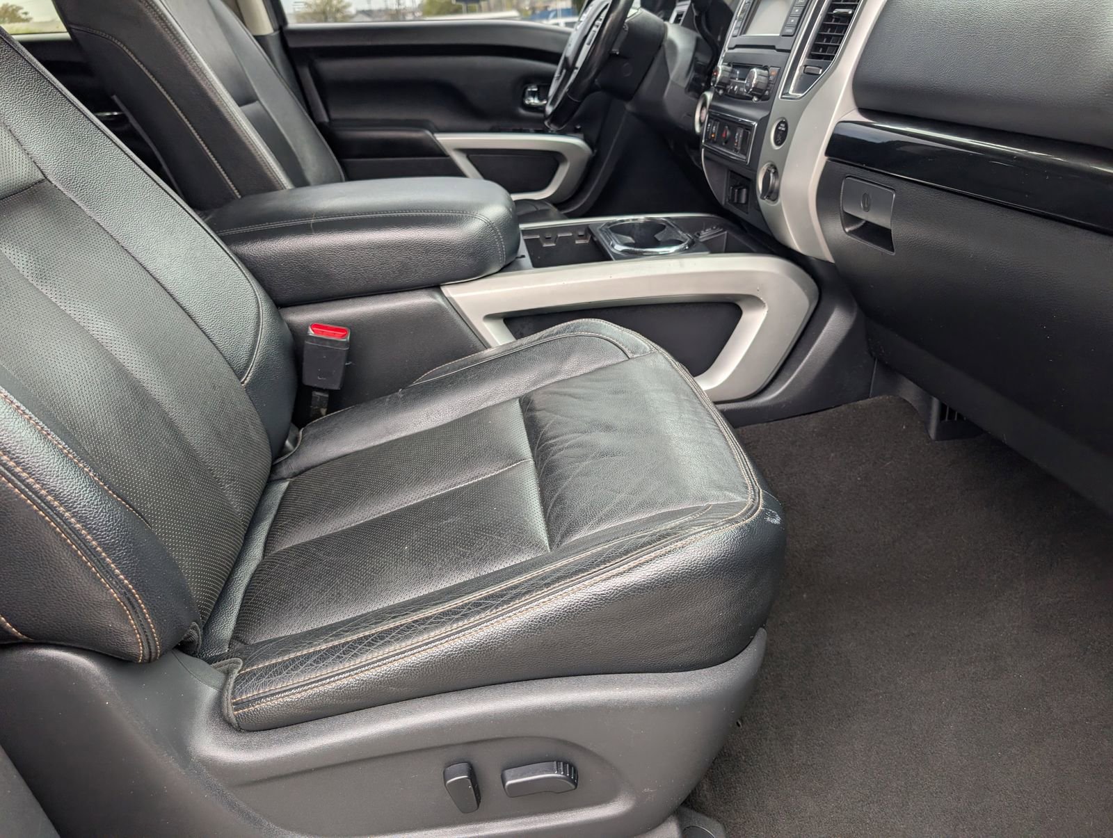 Used 2019 Nissan Titan SV w/ SV Convenience Package image 20