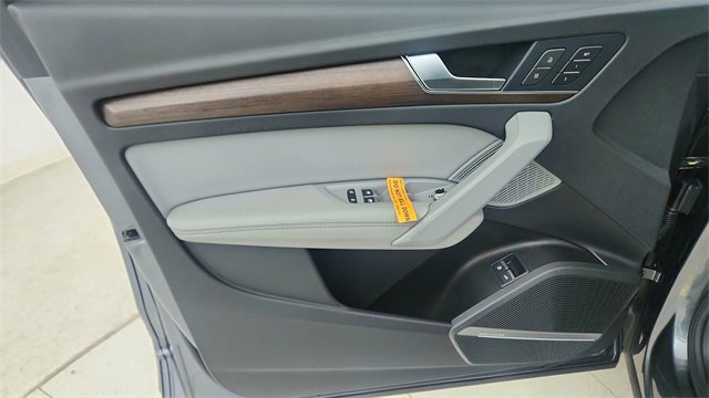 Used 2024 Audi Q5 e Prestige w/ Prestige Package image 37