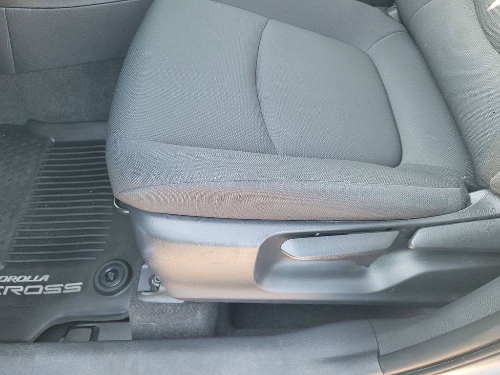 Used 2023 Toyota Corolla Cross LE FWD image 27