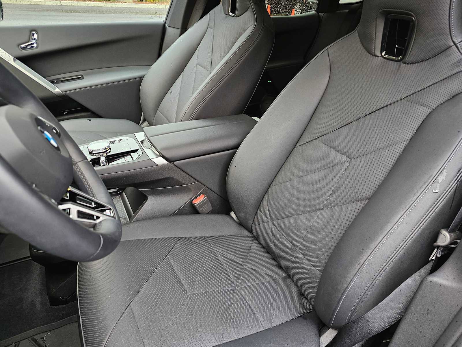 Used 2025 BMW iX xDrive50 w/ Sport Package image 21