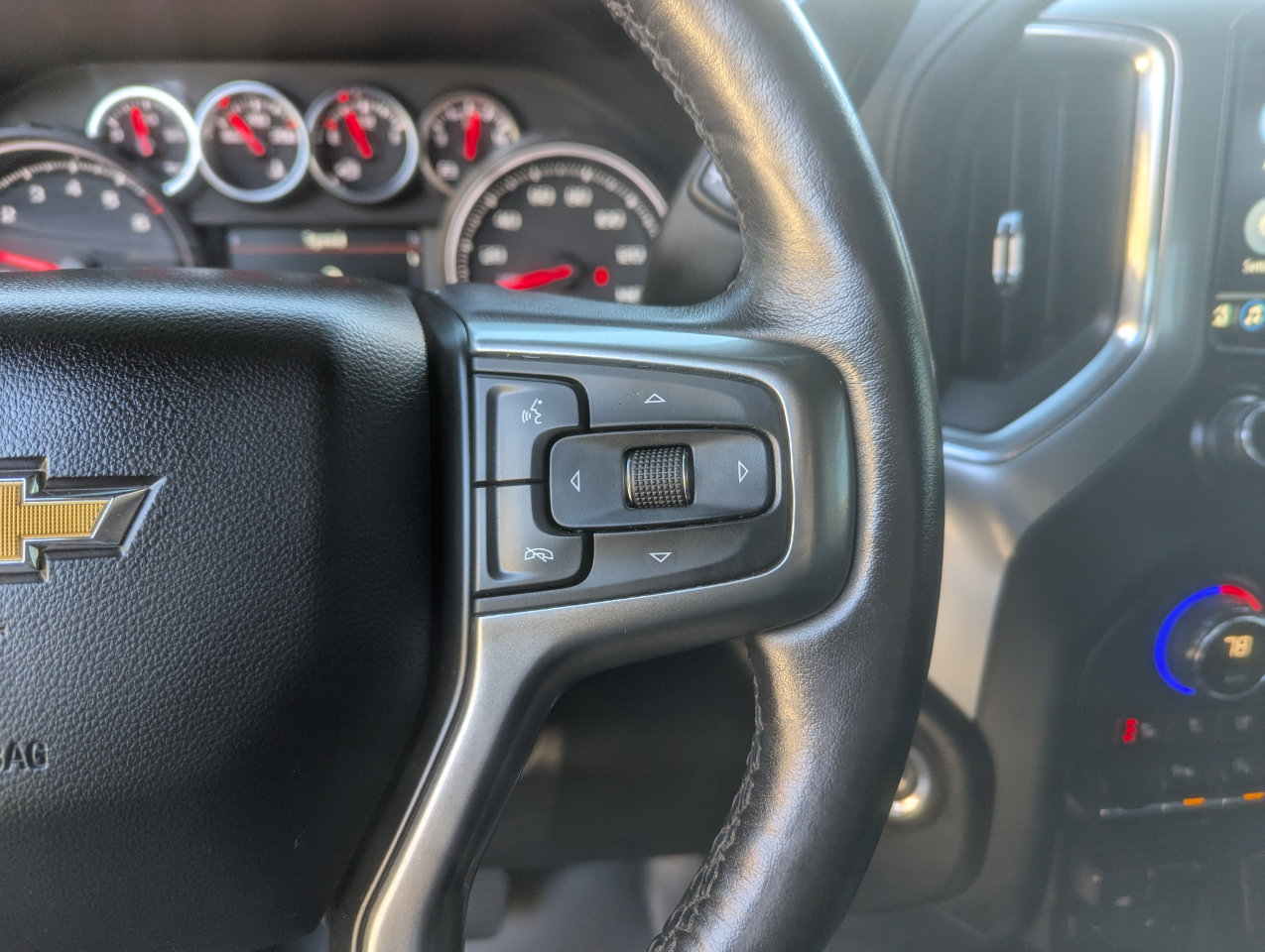 Used 2021 Chevrolet Silverado 1500 LTZ w/ Z71 Off-Road Package image 18