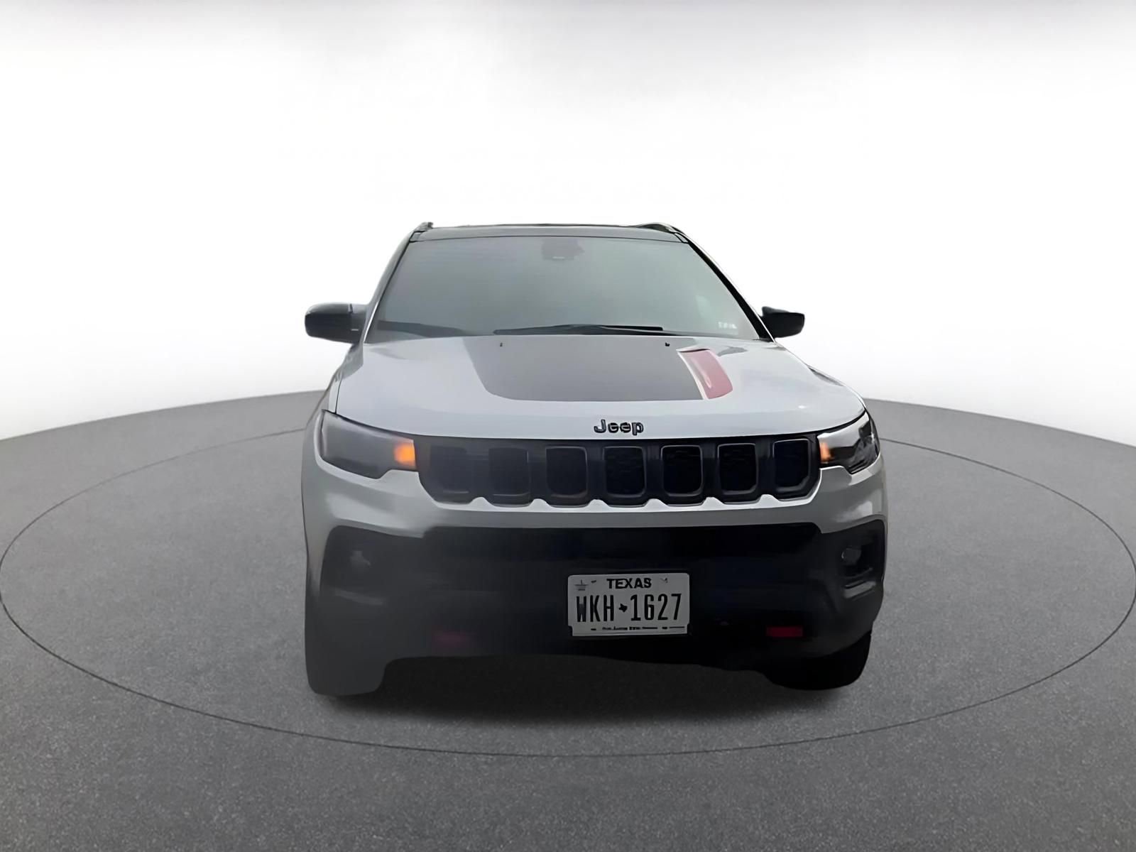 Used 2025 Jeep Compass Trailhawk image 11