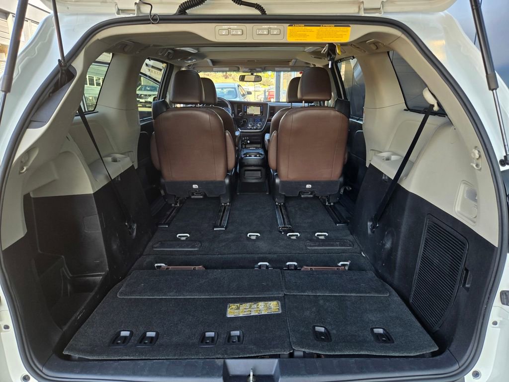 Used 2017 Toyota Sienna Limited image 36