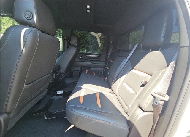 Used 2024 GMC Sierra 2500 AT4 w/ Technology Package AWD/4WD image 8