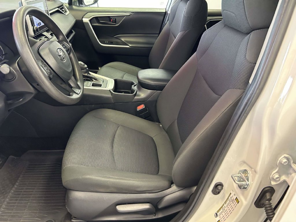 Used 2024 Toyota RAV4 LE AWD/4WD image 15
