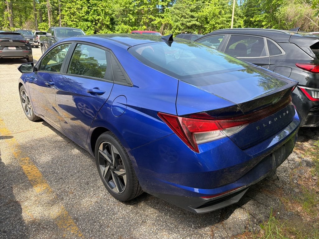 Used 2023 Hyundai Elantra SEL w/ Convenience Package FWD image 2