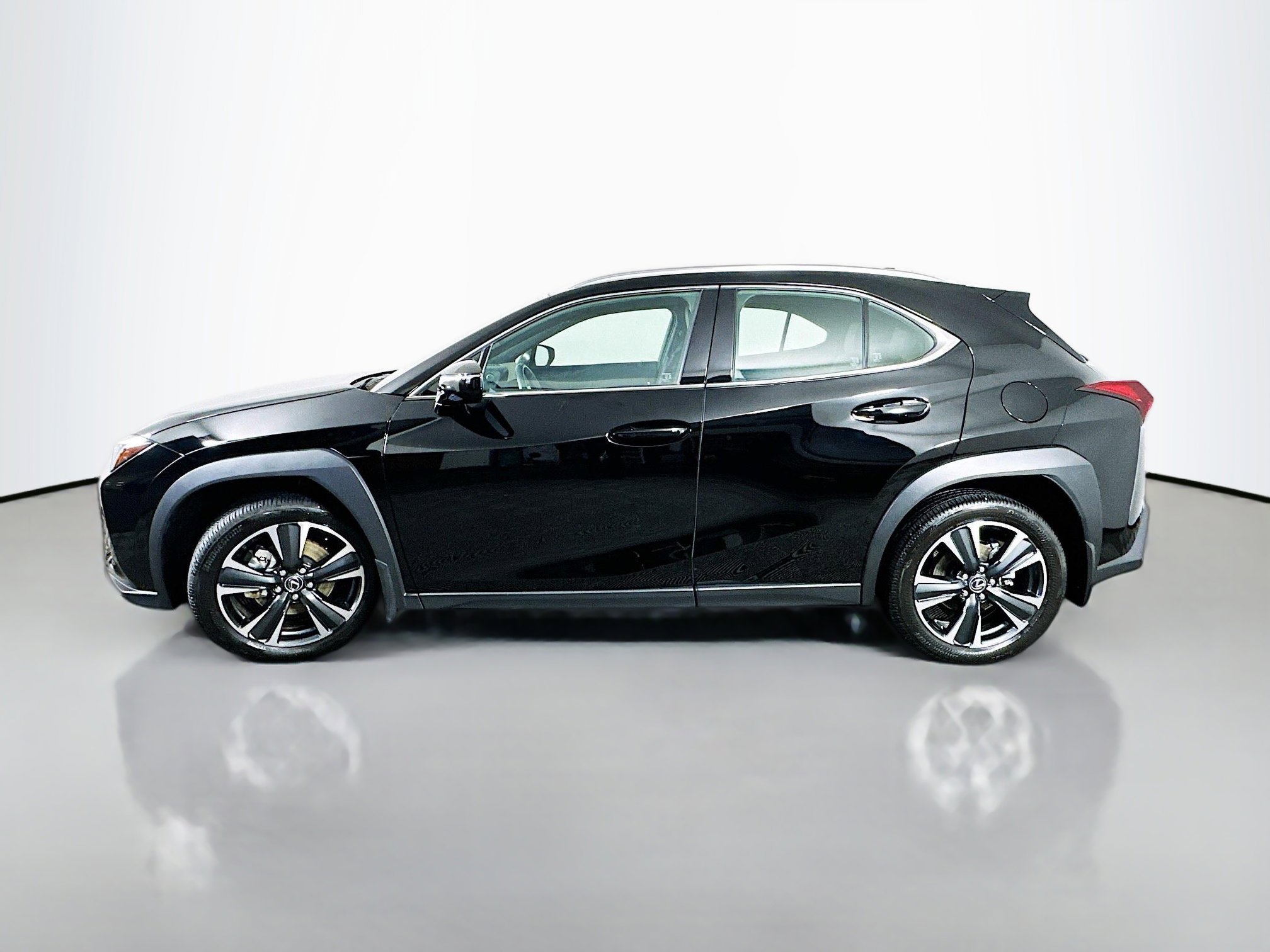 Used 2025 Lexus UX 300h AWD w/ Accessory Package (Z1) image 4