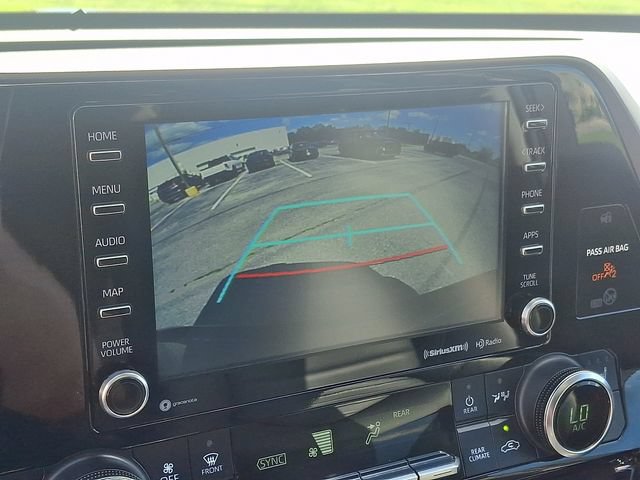 Used 2021 Toyota Highlander XLE AWD/4WD image 4