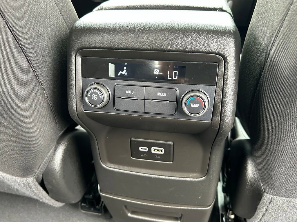 Used 2023 GMC Acadia SLE image 39