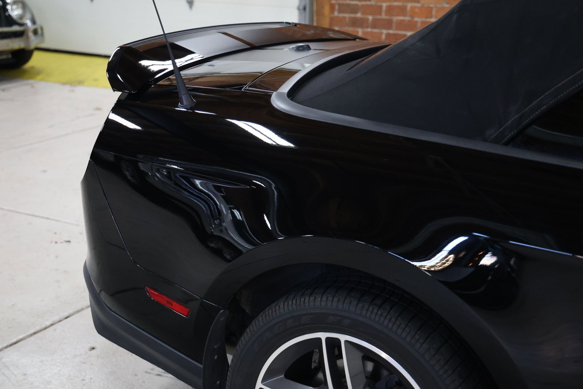 Used 2010 Ford Mustang Shelby GT500 image 31