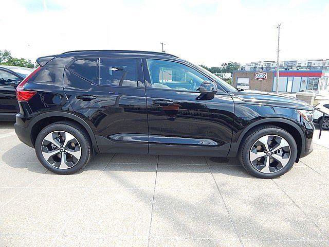 Used 2026 Volvo XC40 B5 Plus w/ Protection Package Premier AWD/4WD image 7