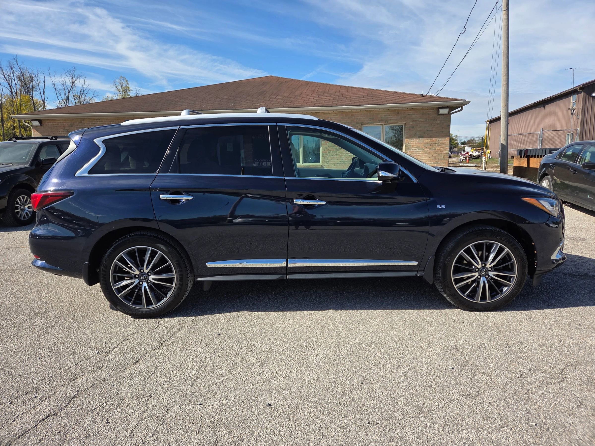 Used 2018 INFINITI QX60 Luxe w/ Deluxe Technology Package image 4