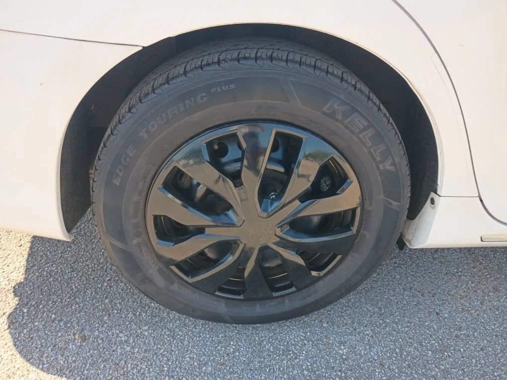 Used 2012 Toyota Camry LE FWD image 18