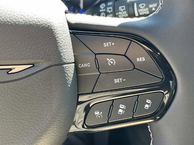 New 2027 Chrysler Pacifica Limited FWD image 34