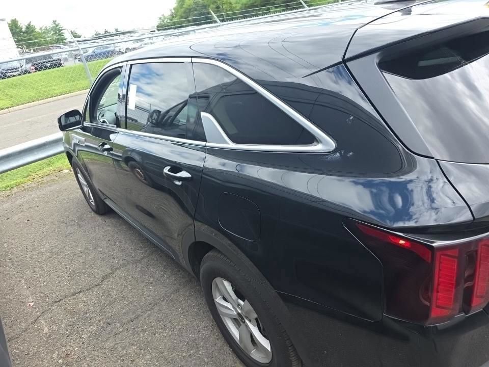 Used 2025 Kia Sorento LX FWD image 12