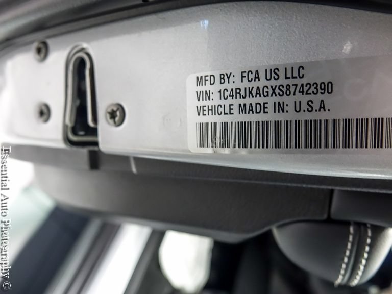 Used 2025 Jeep Grand Cherokee L Altitude AWD/4WD image 33