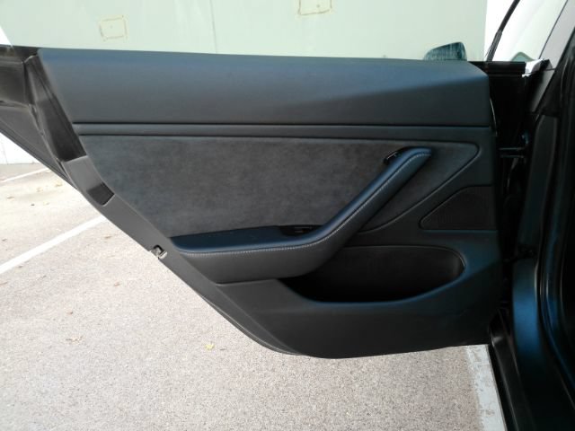 Used 2018 Tesla Model 3 Long Range RWD image 16