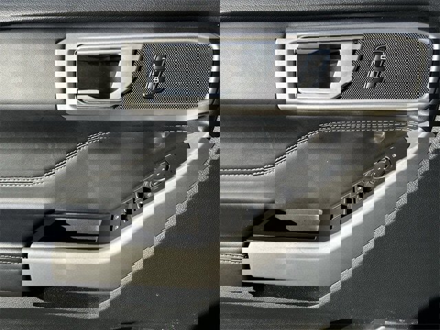 Used 2023 Ford Explorer XLT image 26