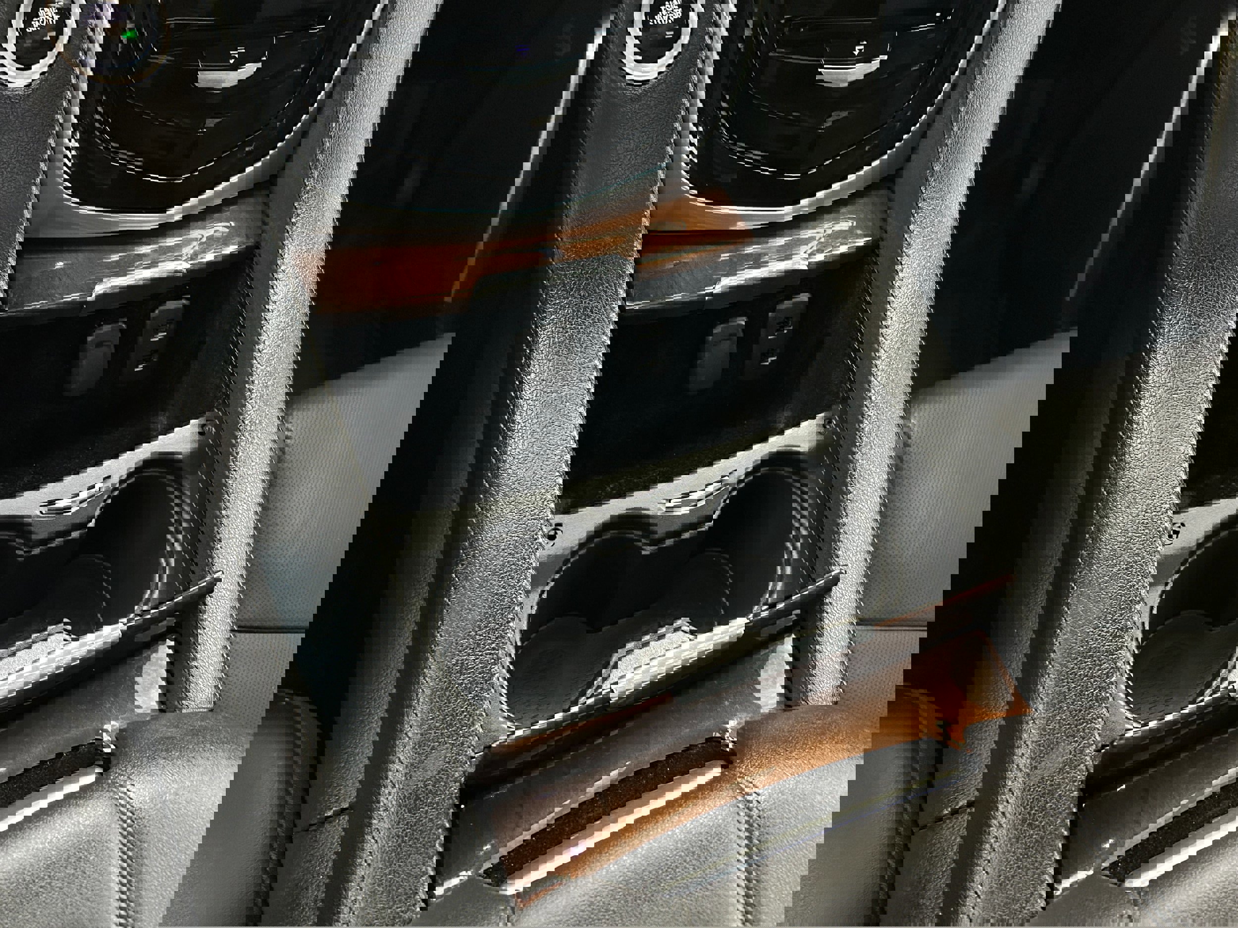 Used 2019 Cadillac Escalade Luxury AWD/4WD image 10