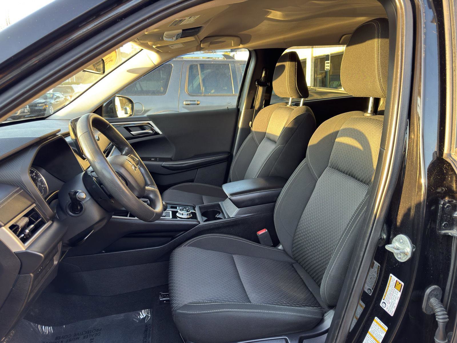 Used 2022 Mitsubishi Outlander ES image 26