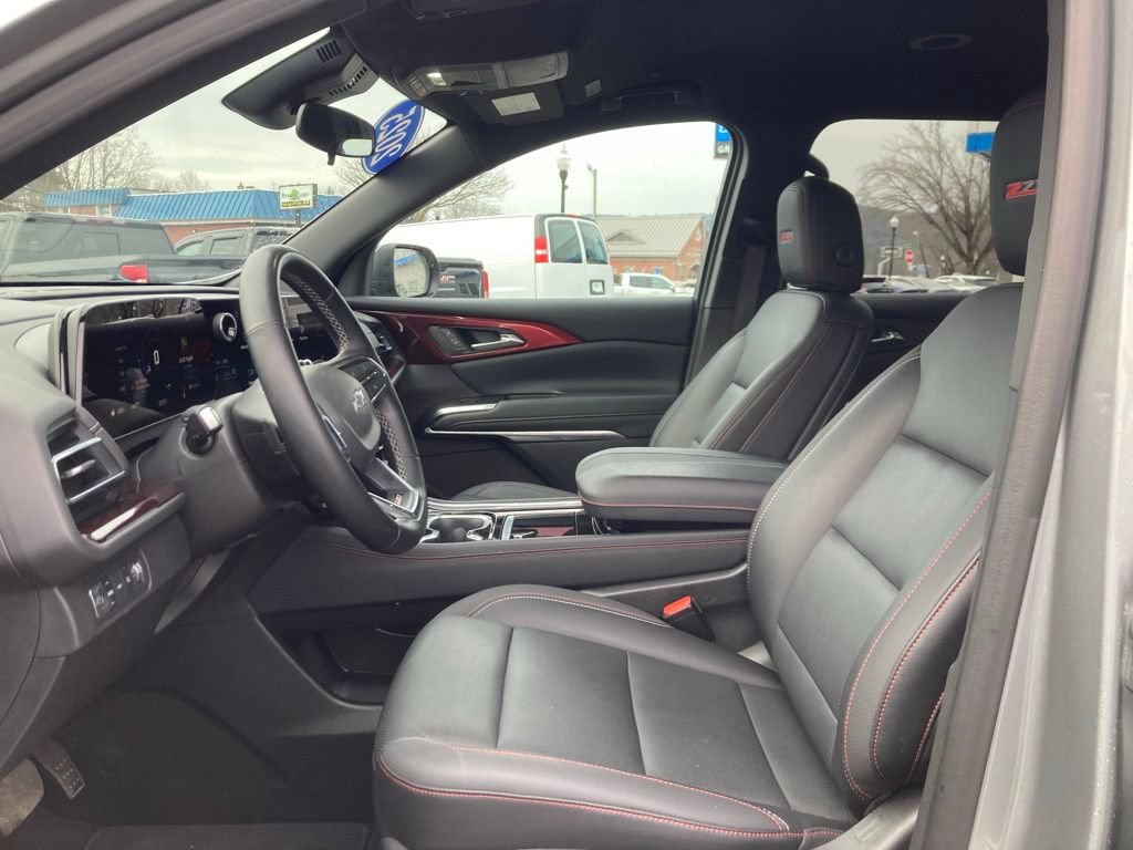 Used 2025 Chevrolet Traverse Z71 AWD/4WD image 3