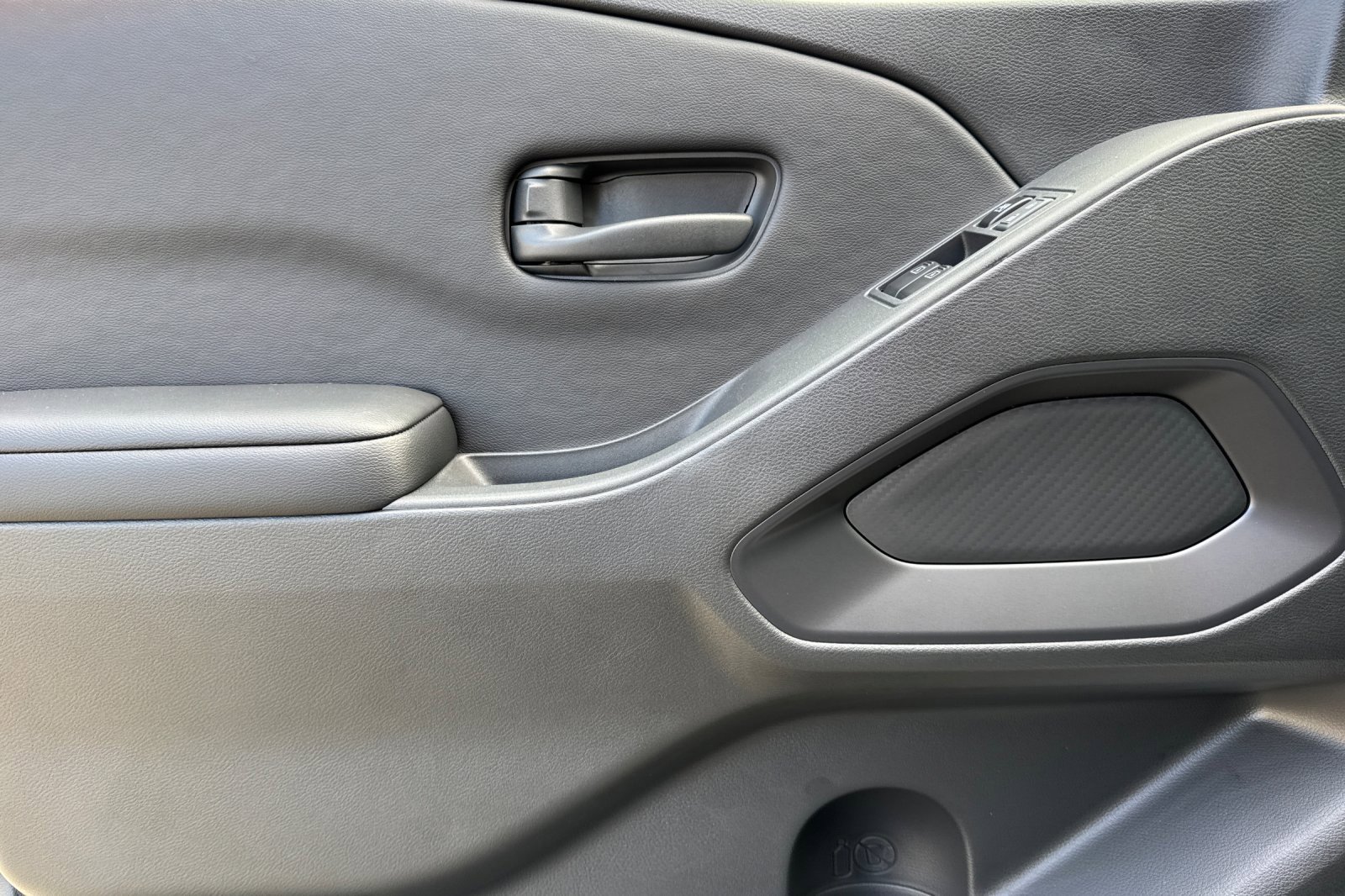 New 2026 Nissan Frontier S image 8