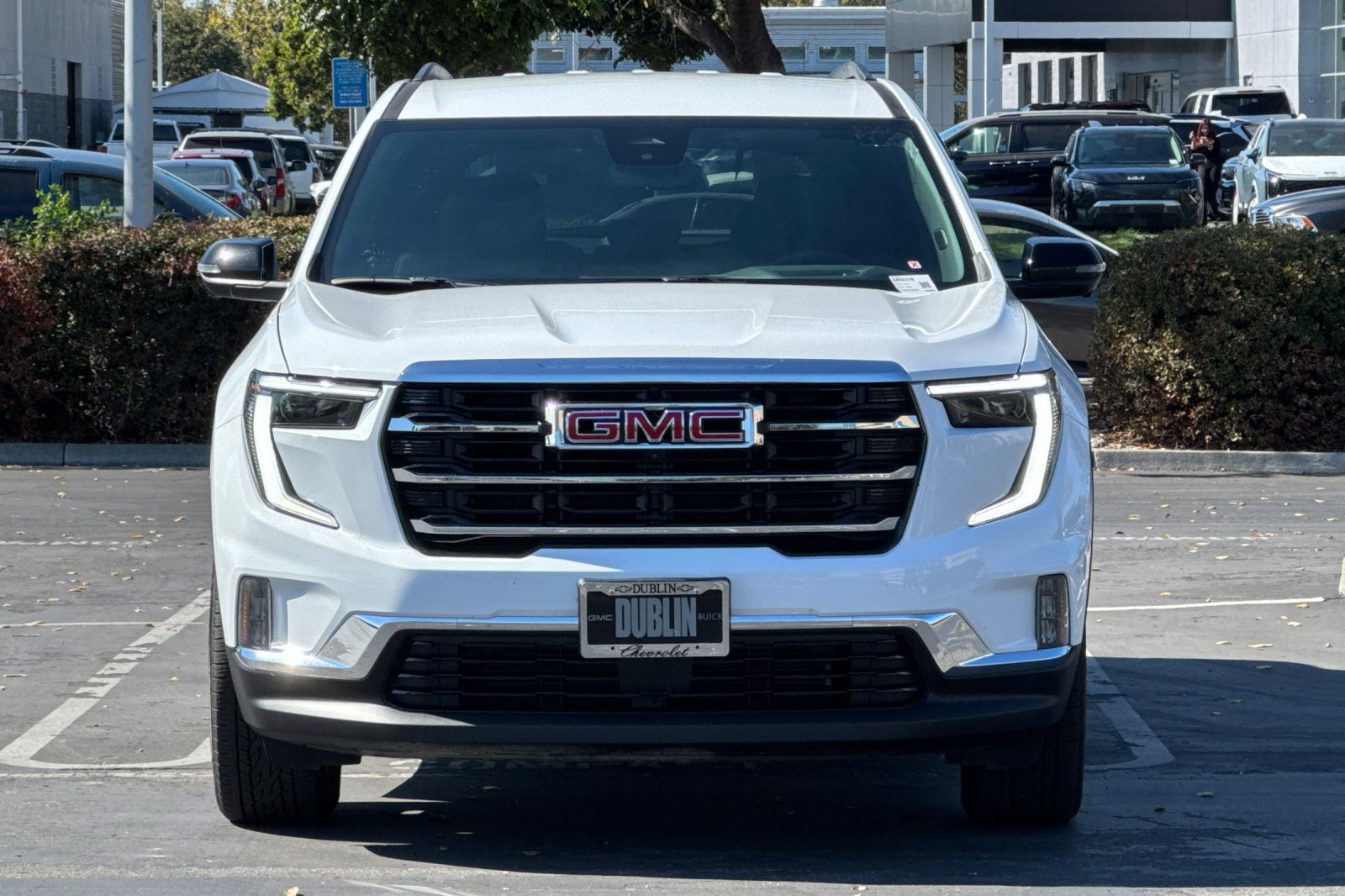 Used 2026 GMC Acadia Elevation w/ Elevation Premium Package FWD image 9