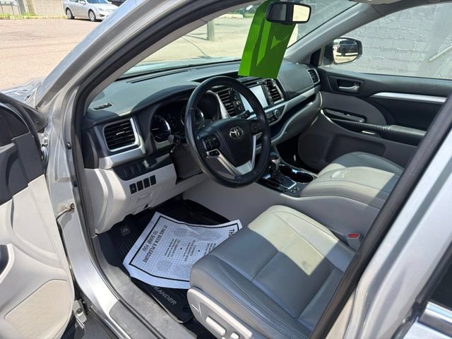 Used 2015 Toyota Highlander XLE AWD/4WD image 22