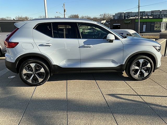 Certified 2025 Volvo XC40 B5 Plus image 7