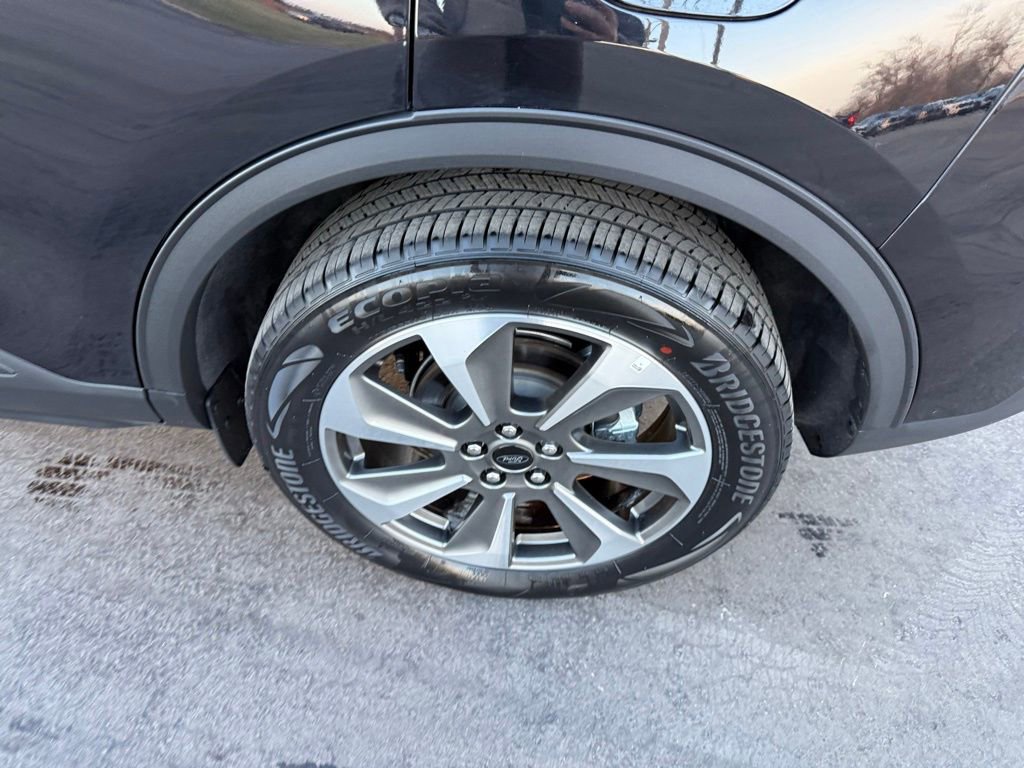 Used 2025 Ford Escape Platinum image 18