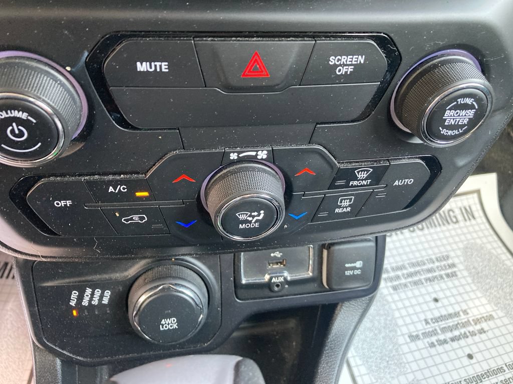 Used 2019 Jeep Renegade Latitude w/ Cold Weather Group AWD/4WD image 27