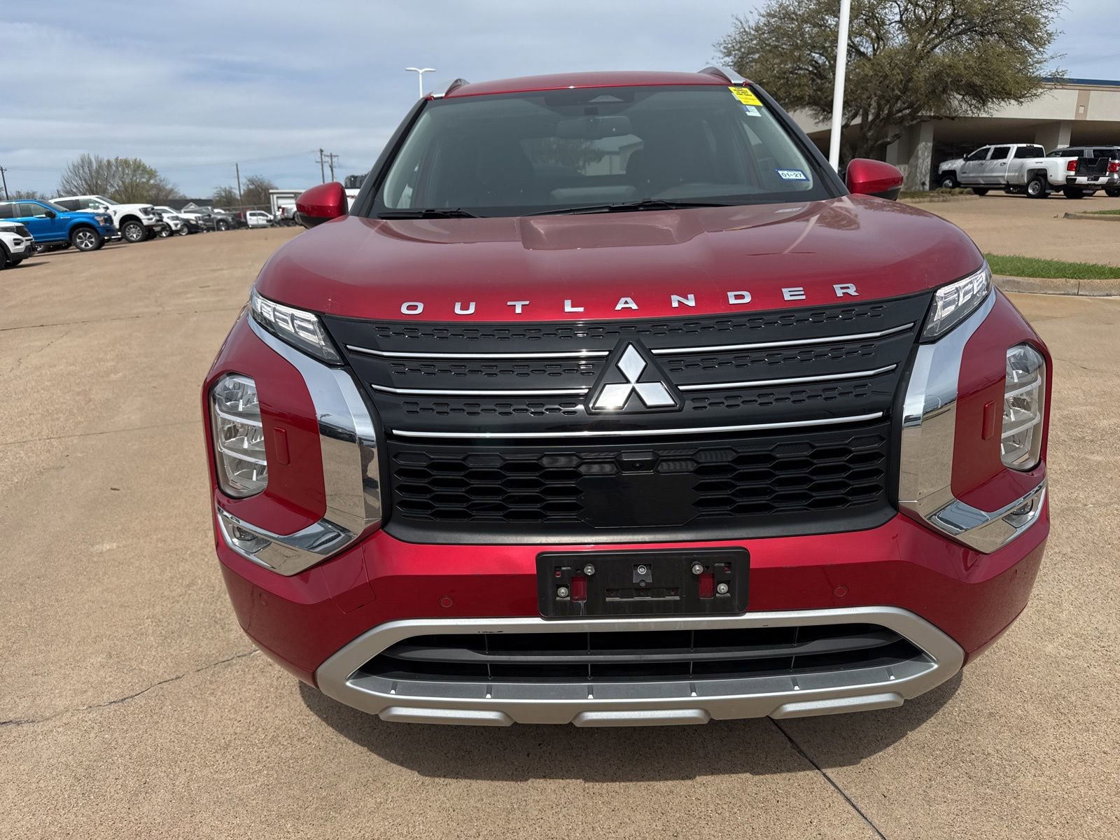 Used 2023 Mitsubishi Outlander SEL image 2