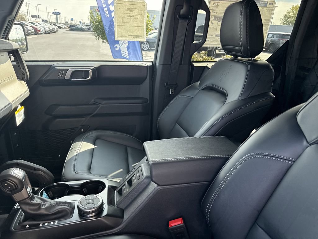 New 2025 Ford Bronco Outer Banks w/ Sasquatch Package AWD/4WD image 25