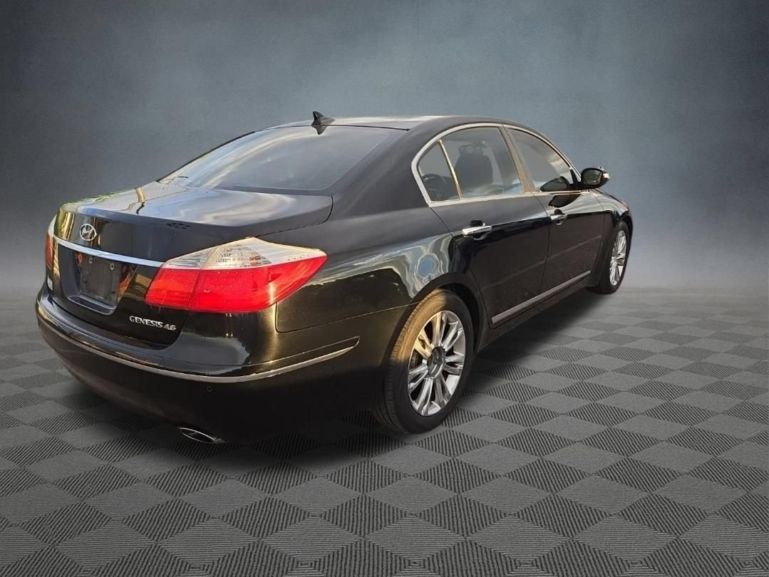 Used 2011 Hyundai Genesis 4.6 RWD image 4