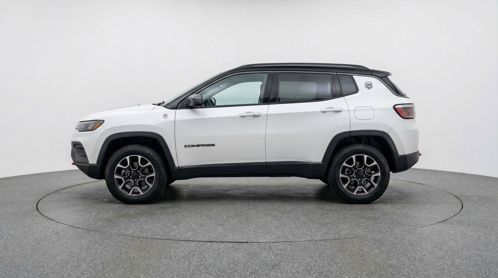 Used 2025 Jeep Compass Trailhawk AWD/4WD image 5
