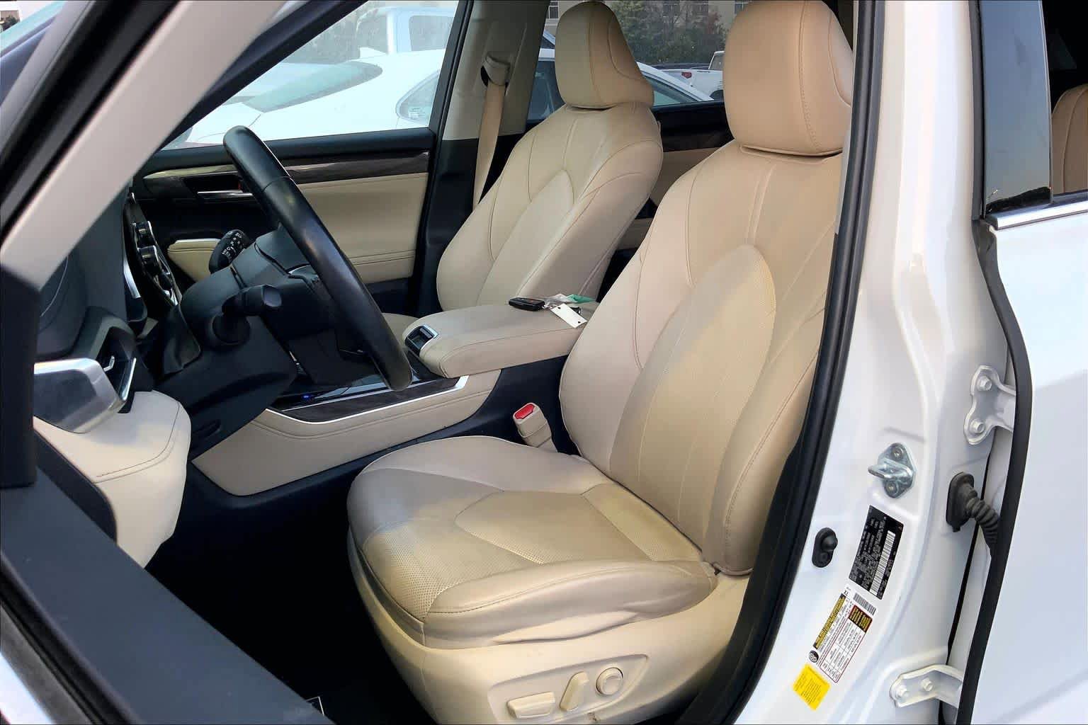 Used 2023 Toyota Highlander Limited FWD image 8