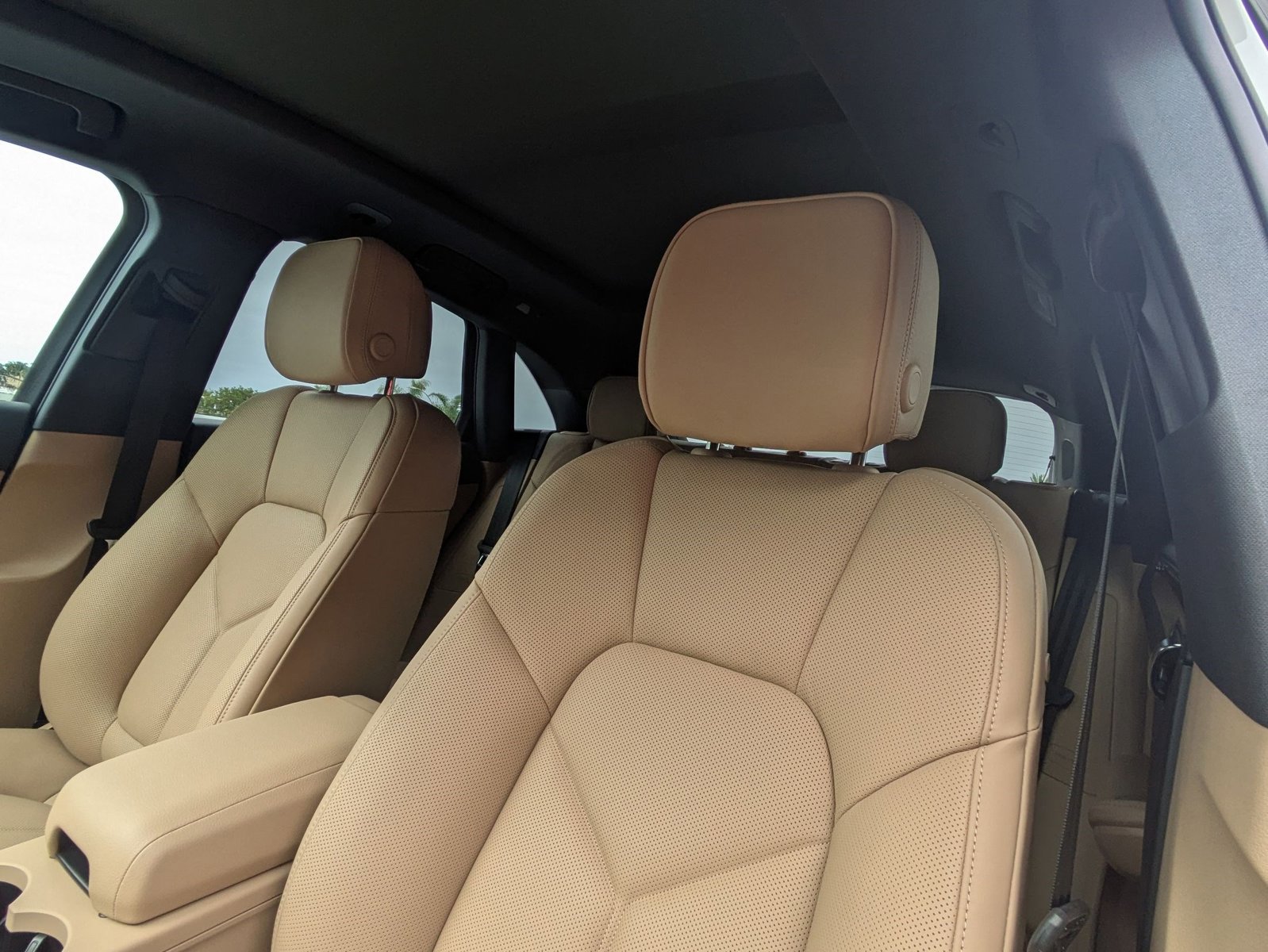 Certified 2025 Porsche Macan AWD/4WD image 5